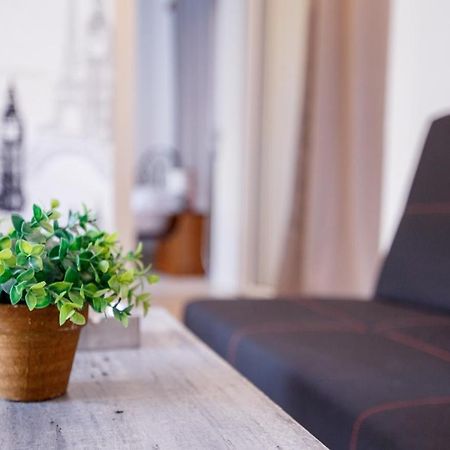 Modern Apartment Каламата Экстерьер фото